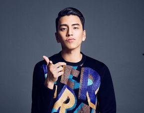 爆料王 =明星明星宣布新作,明星明星重磅新作即将来袭，敬请期待！